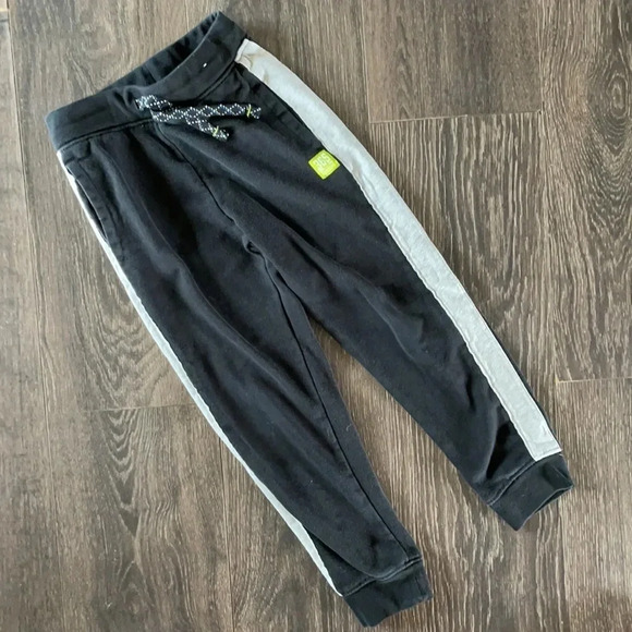 Power rangers shirt and sweatpants - Picture 5 of 8